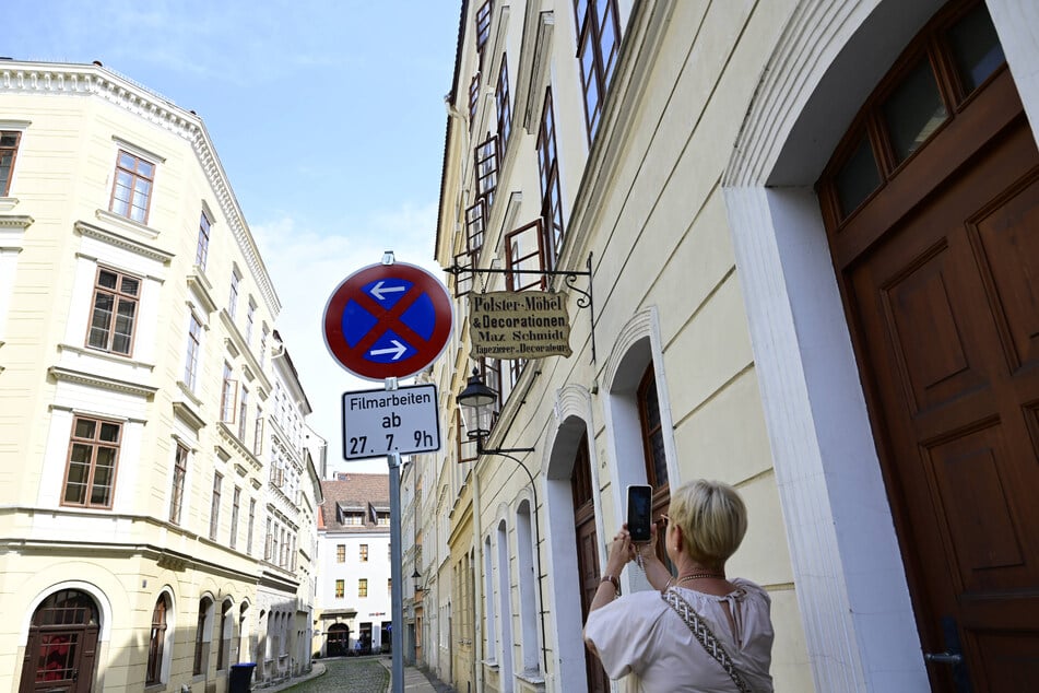 Worum es bei den aktuellen Filmarbeiten zu "DOLLY" gehen wird, bleibt abzuwarten. Zumindest finden momentan erste Straßensperren um die historische Altstadt von Görlitz statt.