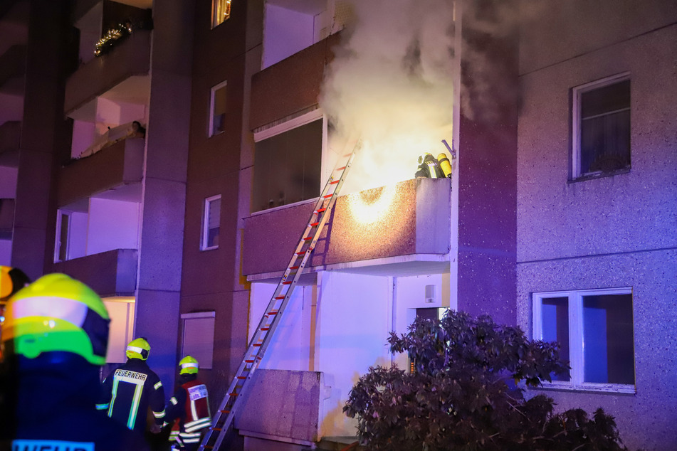 Auf einem Balkon in der Schillerstraße hatte sich ein Brand entwickelt.