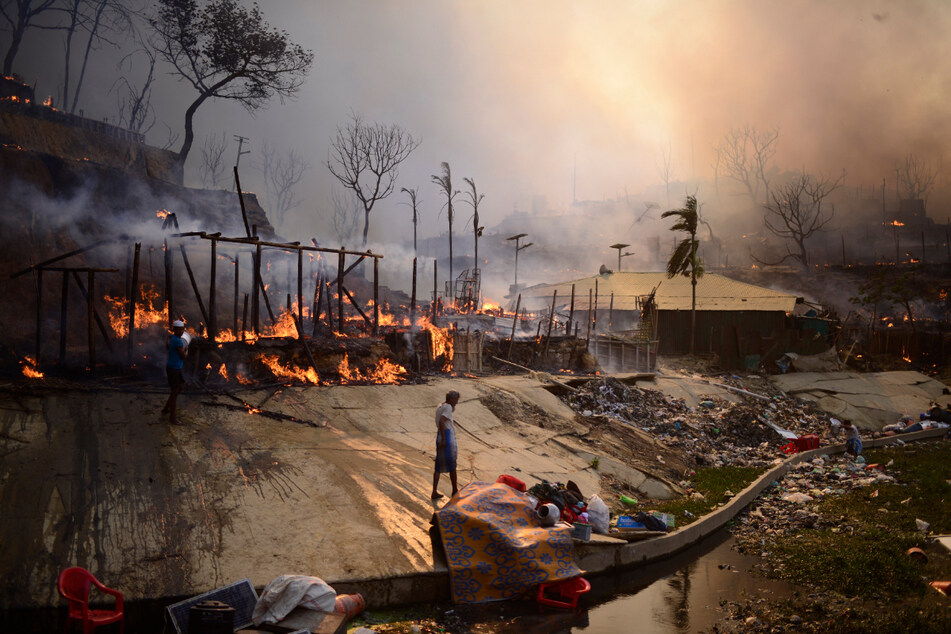 Mindestens tausend Hütten im Lager der Balukhali von Cox's Bazar wurden zerstört.