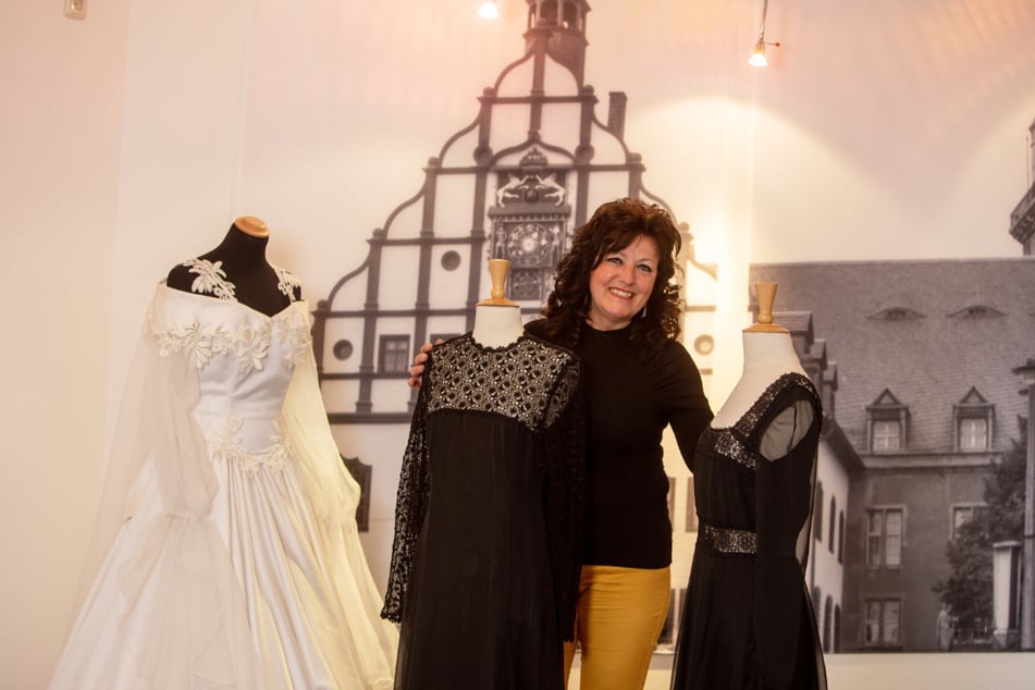 Jeannette Tunger freut sich, dass das Spitzenmuseum die edlen Kleider präsentieren darf.