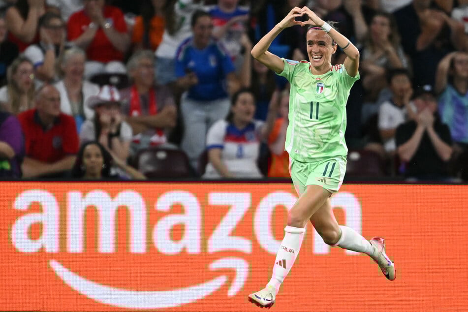 Barbara Bonansea trifft und öffnet das Tor zum EM-Finale für Italien!