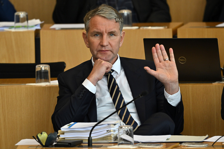 AfD-Landeschef Björn Höcke (53) hat in einem auf Englisch verfassten X-Beitrag zu seinem anstehenden Gerichtsprozess eingeladen. (Archivbild)