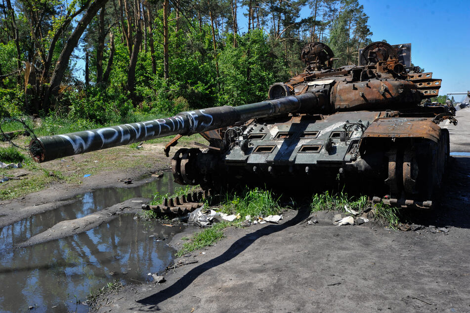 In der Ostukraine hat sich die Situation der ukrainischen Truppen in der umkämpften Stadt Sjewjerodonezk wieder verschlechtert.