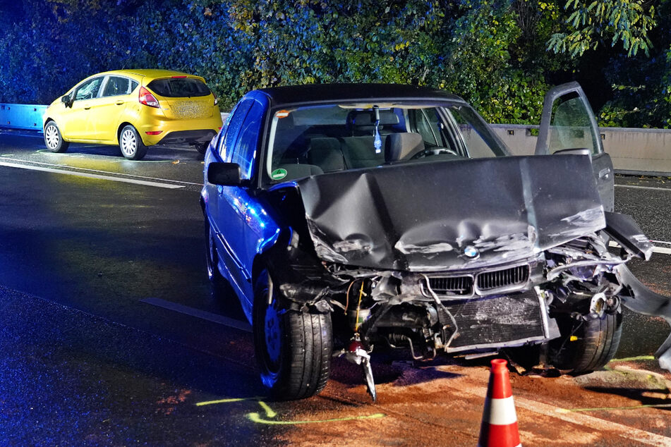 Der 22-Jährige war zunächst mit seinem BMW in die Mittelleitplanke gekracht. Als er nach dem Unfall aus dem Wagen ausstieg, wurde er von dem nachfolgenden Auto erfasst.