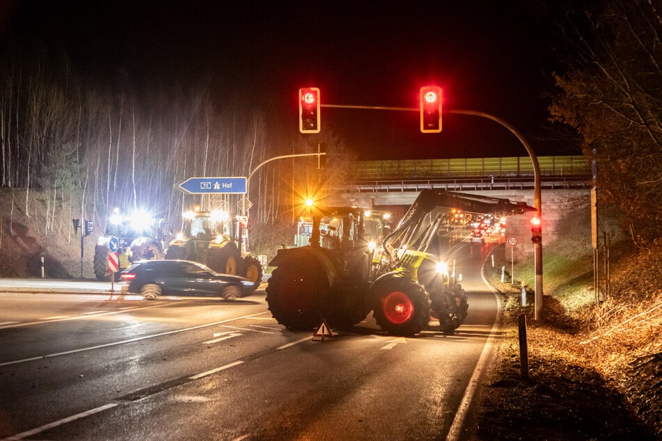 Für knapp eine Stunde blockierten Traktoren unter anderem die A72-Anschlussstelle Hartenstein.