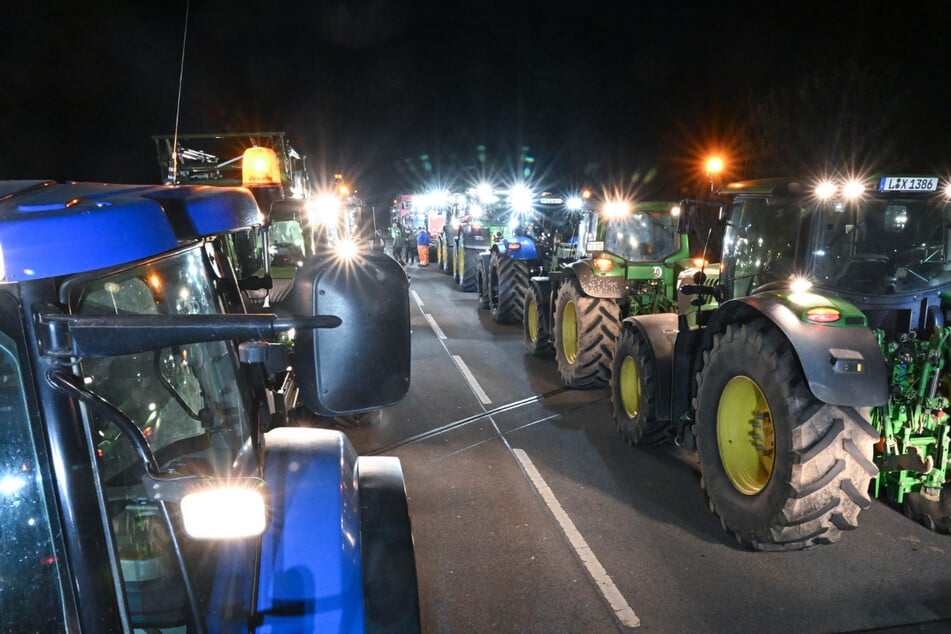 Die Bauern protestieren bundesweit gegen die geplanten Kürzungen der Ampel-Regierung.