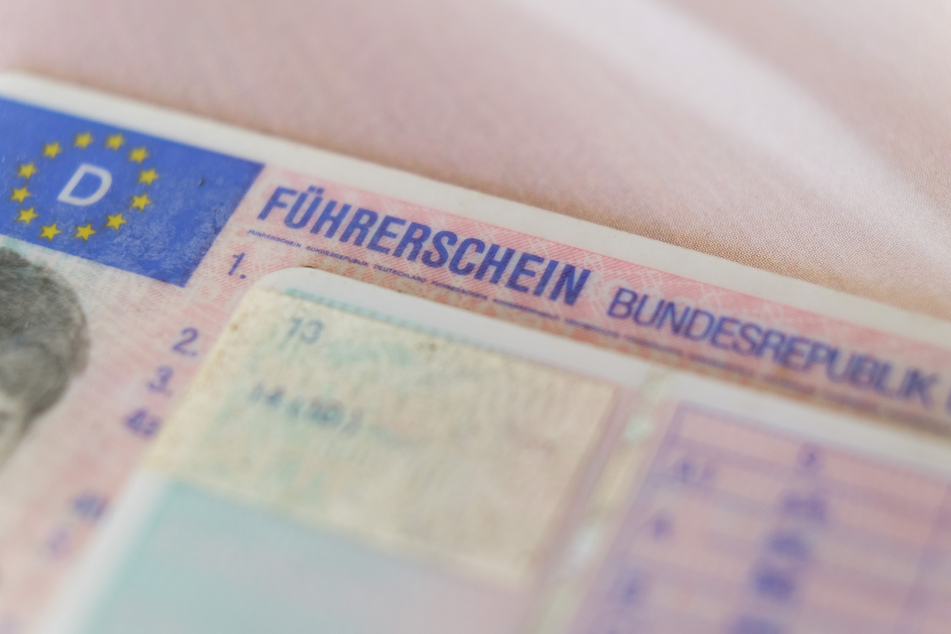 Die neu eingeführten Kartenführerscheine gelten seit 2013 und sollen bald nur noch gültig sein. (Symbolbild)