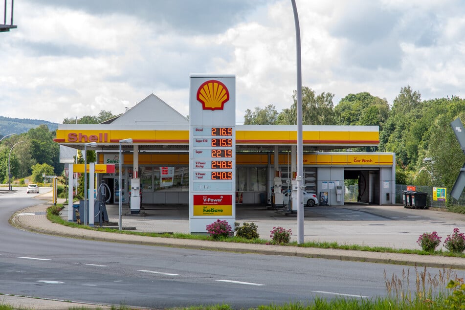 Die Shell-Tankstelle in Olbernhau (Erzgebirgskreis) ist wie leergefegt.