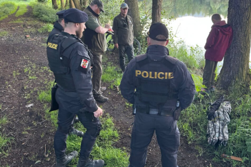 Die Polizeibeamten durchkämmten in den vergangenen Tagen die Umgebung rund um den kleinen Ort und befragten die Anwohner, ob sie etwas gesehen haben. (Symbolfoto)