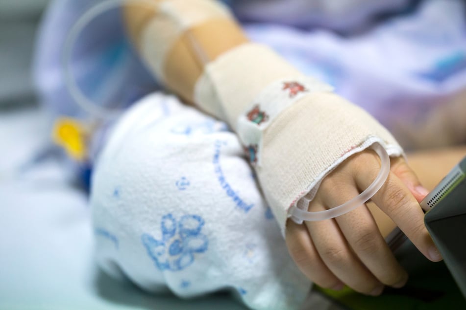 35 Tage lang lag ein achtjähriger Junge in einem Kinderkrankenhaus in Polen, bevor er an seinen schweren Verletzungen starb. (Symbolbild)
