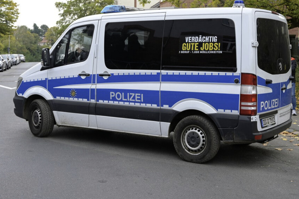 Betrunkener Autofahrer kracht in Gorbitz in zwei Autos: Drei Personen verletzt