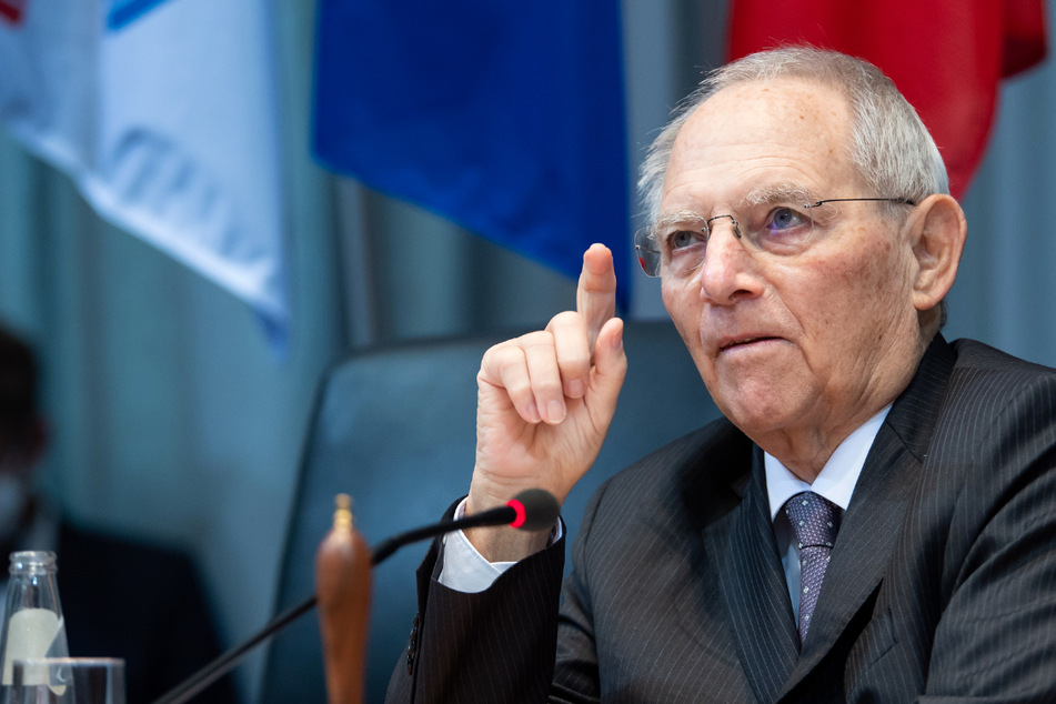 Bundestagspräsident Wolfgang Schäuble (78, CDU) hat sich in einem Interview mit der "Bild am Sonntag" über die aktuelle politische Situation geäußert. Auch zur Personalie Hans-Georg Maaßen (58, CDU) sagte er seiner Meinung.