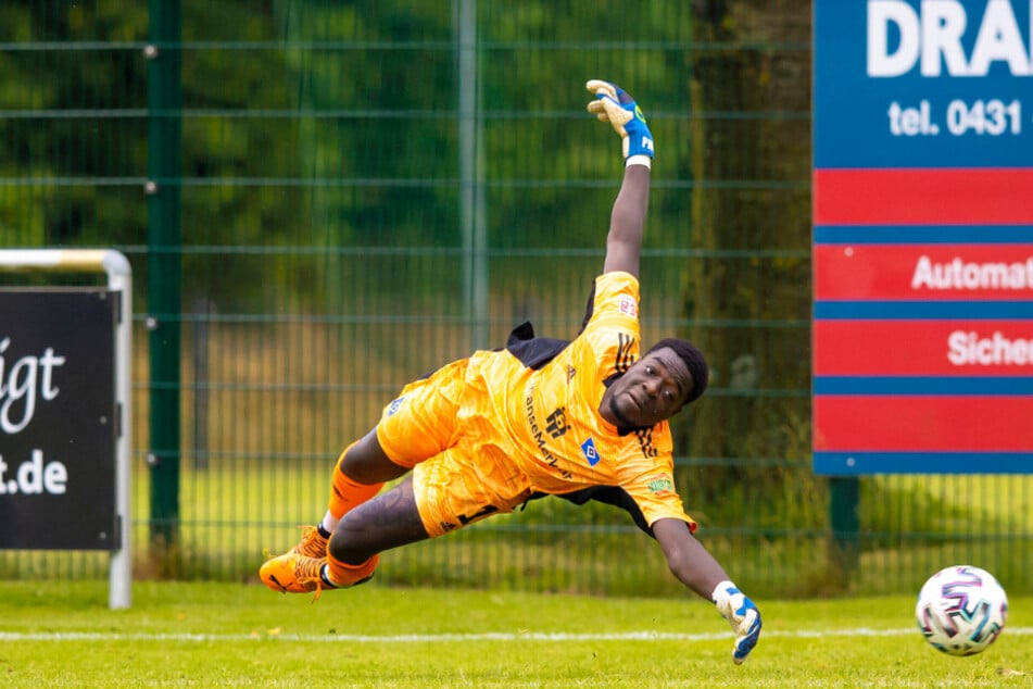 HSV-Nachwuchstorwart Steven Mensah (20) gab am Donnerstag sein Debüt für die Nationalmannschaft von Togo.