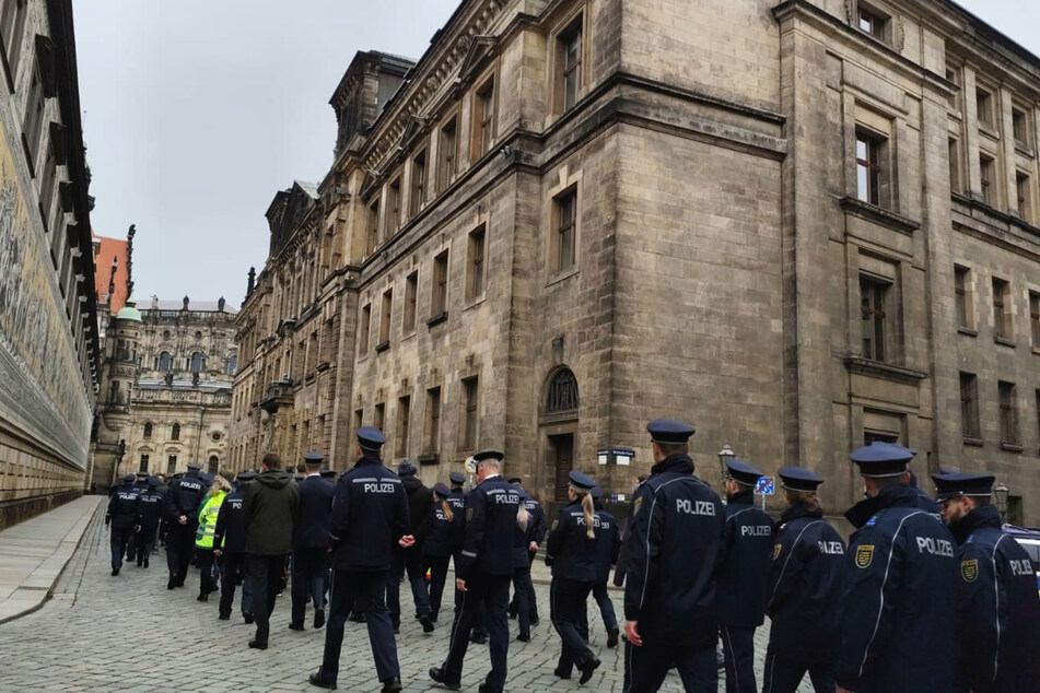 Rund 1000 Polizeibeamte kamen am Dienstag zusammen, um ihrem Kollegen zu gedenken.