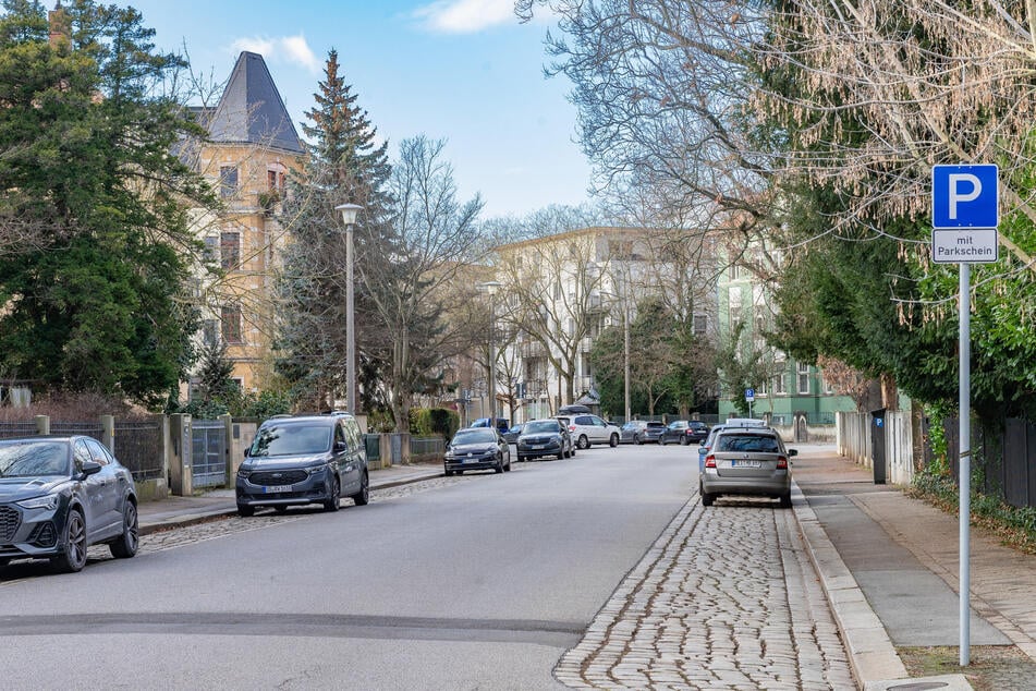 Gut für Anwohner, schlecht für auswärtige Mitarbeiter: So leer waren die Straßen (hier Goetheallee) an Werktagen rund ums Uniklinikum seit Jahrzehnten nicht.