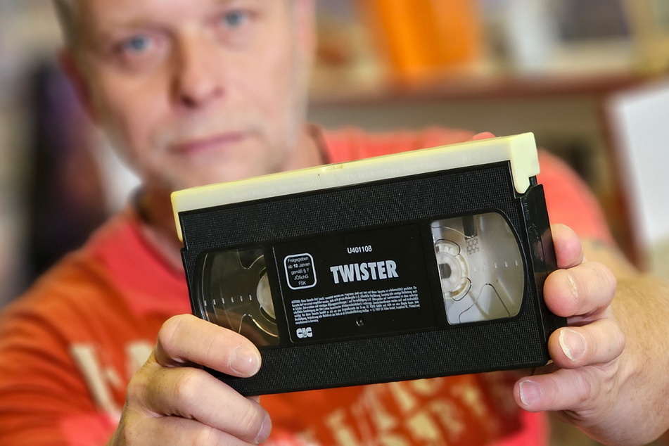 Videothekar Jan Riesner besitzt sogar noch rund 1500 VHS-Kassetten.