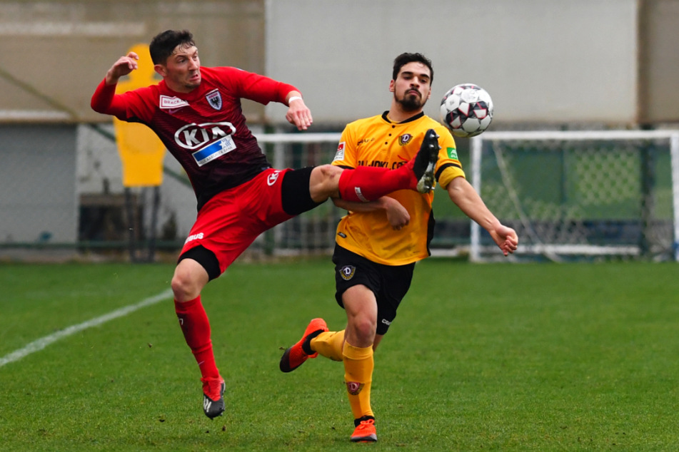 Luca Shubitidze (r.) kam für die Profis von Dynamo Dresden in Testspielen zum Einsatz. So wie hier am 15. Januar 2019 gegen den FC Aarau (0:1) im Trainingslager in Belek.