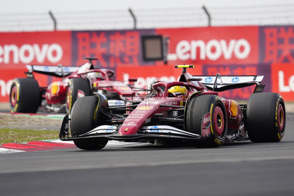 Rabenschwarzer Tag für Ferrari: Beide Wagen wurden aus der Wertung genommen.