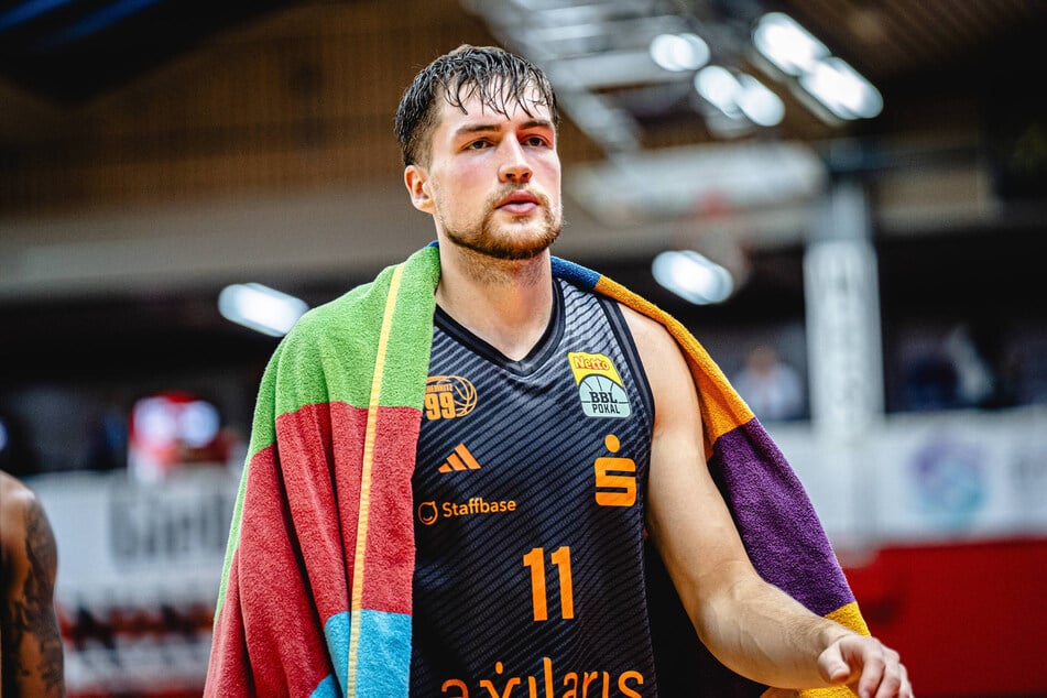 Niners Forward Elias Rödl (24).