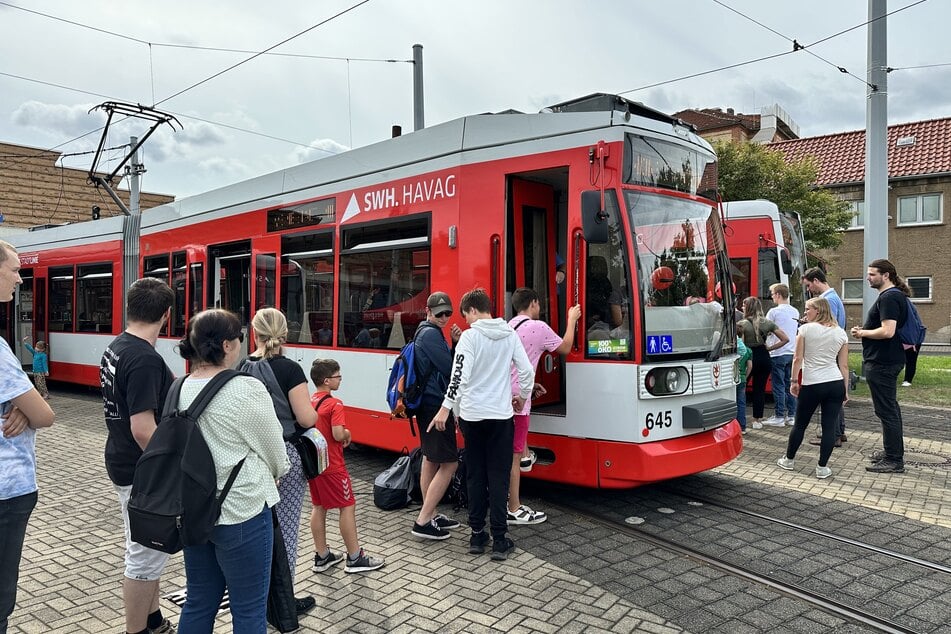 Die Hallesche Verkehrs-AG lädt am Samstag (10.5.) zum Tag der offenen Tür ein.