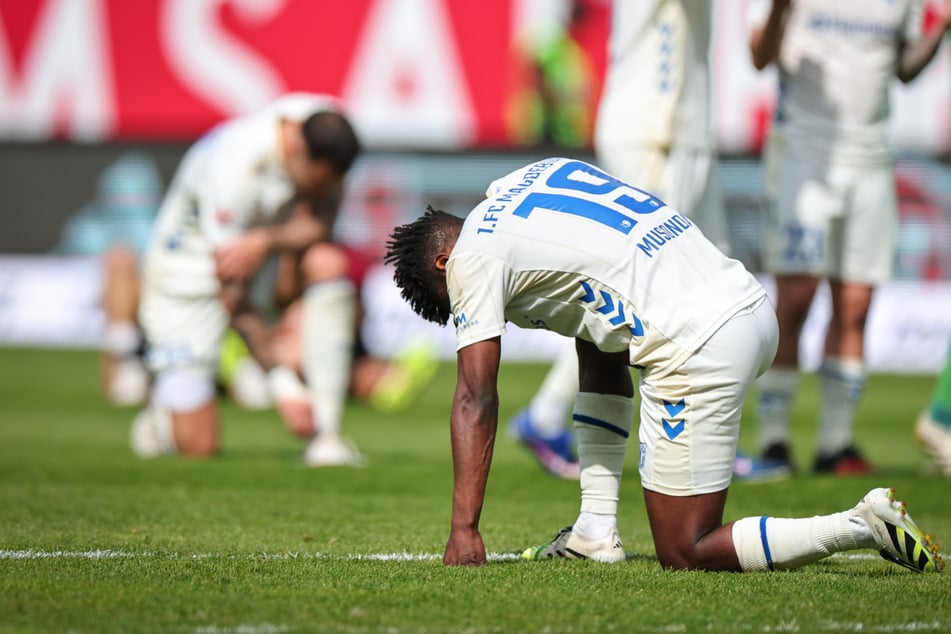 In Halbzeit eins begannen die Elbestädter zu zaghaft und überließen den Gastgebern größtenteils den Ball.