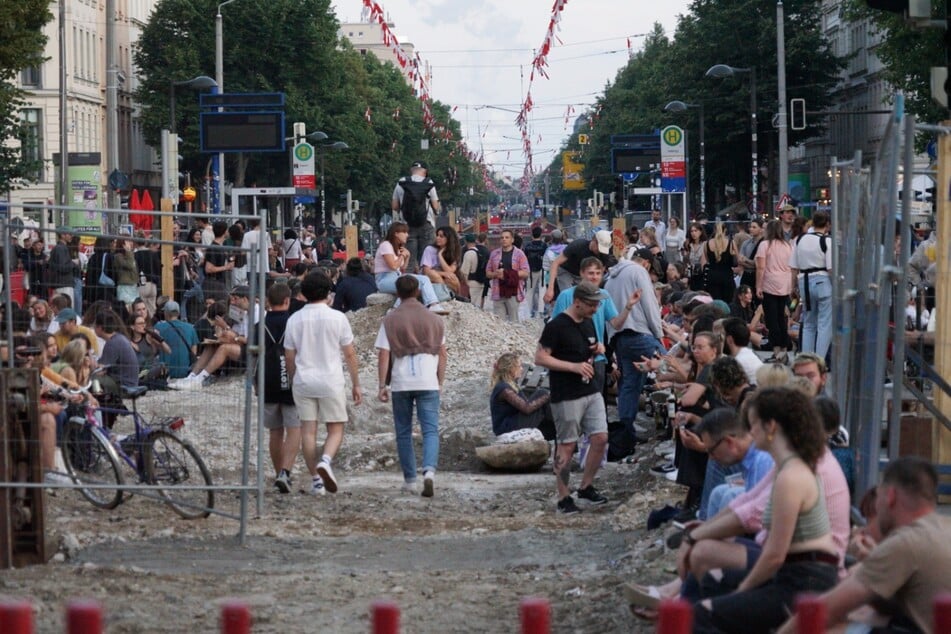 Die Karli-Baustelle wird besonders an den Wochenenden von Feiernden belagert.
