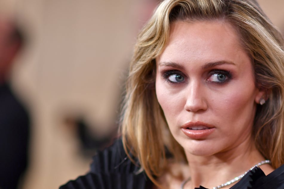 Miley Cyrus packt aus: Haben ihre Eltern sie für Ruhm und Geld ausgenutzt?