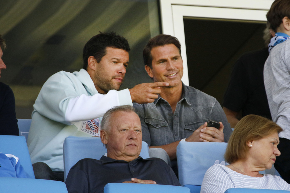 Patrick Glöckner (r.) beim Hinspiel gegen Jena im Gespräch mit seinem Kumpel Michael Ballack. Damals noch als interessierter Zuschauer ...