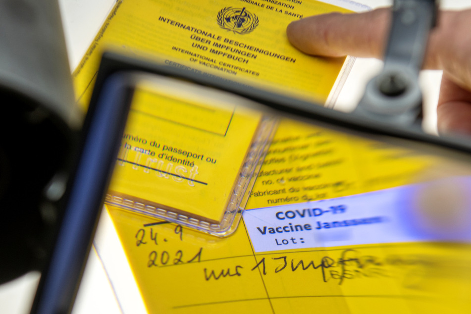 Impfpass-Fälschung in Hessen: So viele Fälle hat die Polizei 2021 aufgedeckt