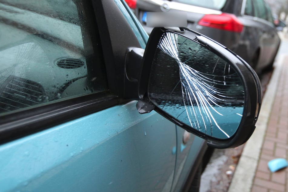 Im Suff beschädigte eine Mann (38) am Samstagabend in Werdau die Außenspiegel mehrerer Autos (Symbolbild).