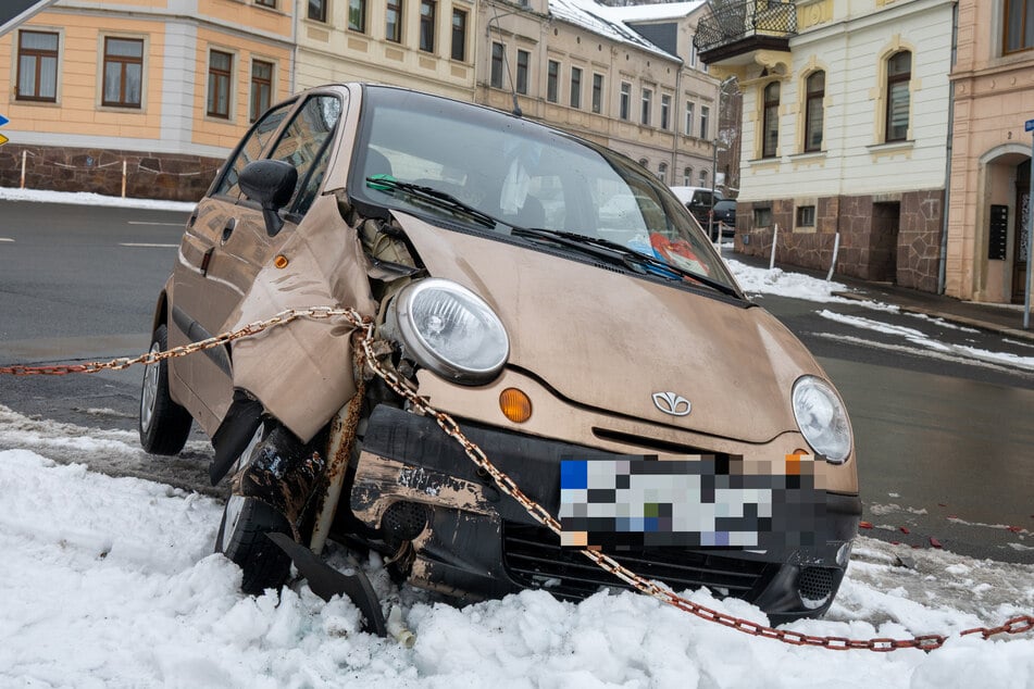 Das Auto musste nach dem Crash abgeschleppt werden.