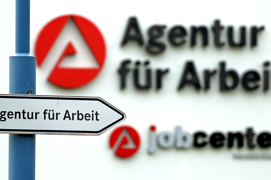 Laut Experten soll es 2022 in Sachsen-Anhalt weniger Arbeitslose geben. Trotzdem fehlen nach wie vor die Fachkräfte. (Symbolbild)