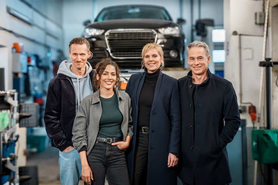 Sie ermitteln das letzte Mal zusammen in dieser Kombination: (v.l.) Moritz Brenner (Johannes Hendrik Langer, 40), Kim Nowak (Amy Mußul, 34), Ina Zimmermann (Melanie Marschke, 55) und Jan Maybach (Marco Girnth, 55).