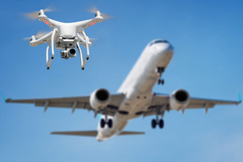 Kurz vor dem Frankfurter Flughafen entdeckte am Montag ein Pilot einer Passagiermaschine eine in etwa 4000 Fuß Höhe fliegende Drohne. (Symbolfoto)