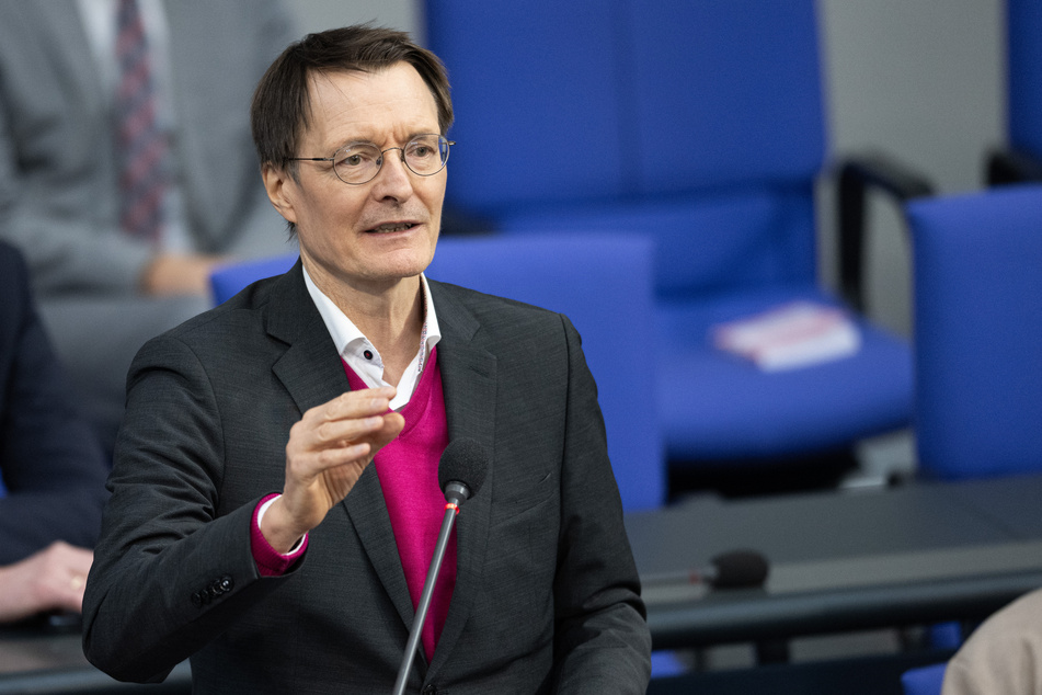 Gesundheitsminister Karl Lauterbach (61, SPD) hat sich gegen Verschiebungen bei der Cannabis-Freigabe ausgesprochen.