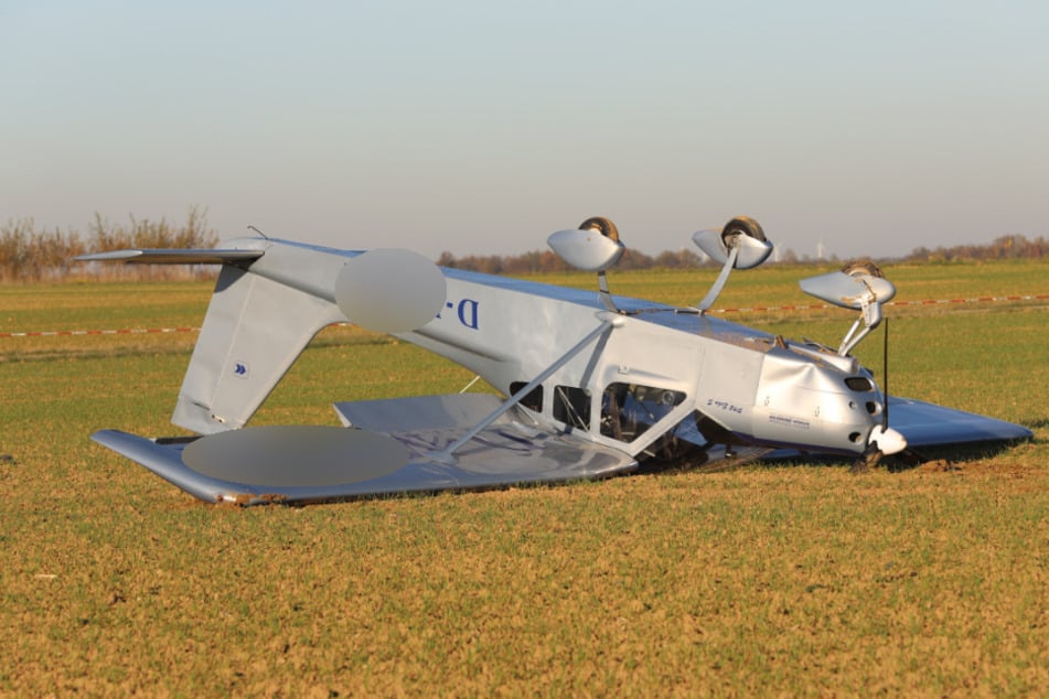 Bei der Notlandung blieb der Pilot unverletzt.