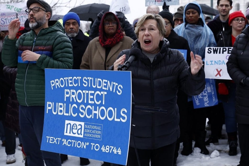 American Federation of Teachers President Randi Weingarten joins parents, educators, community leaders, and elected officials at a rally outside the US Capitol to defend public education.