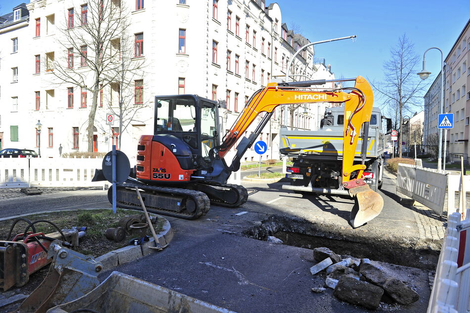 Auf dem Sonnenberg wird an vielen Stellen gebaut. Seit Dienstag auch wieder in der Zietenstraße.
