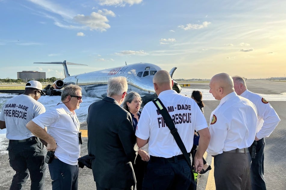 Mayor of Miami-Dade County Daniella Levine Cava (c.) arrived at the scene along with fire rescue crews.