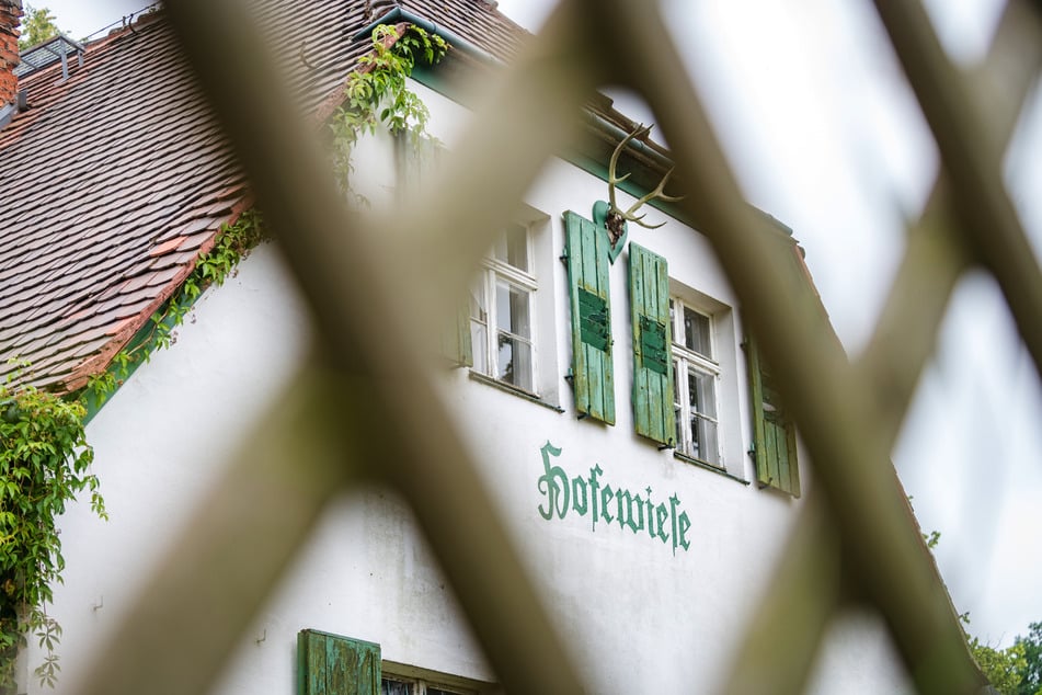 Bei Kaltgetränken trödeln kann man am Sonntag auf der "Hofewiese" in Langebrück.