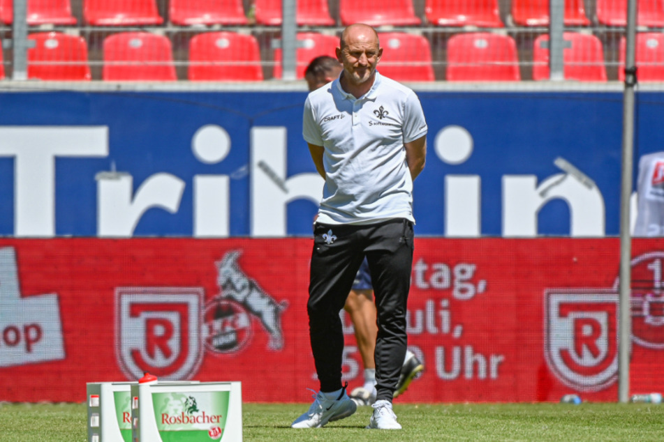 Torsten Lieberknecht (48) und sein Team haben zurzeit einige Verletzungsprobleme zu verkraften. Dabei verliert der Lilien-Coach aber nicht seine Zuversicht.