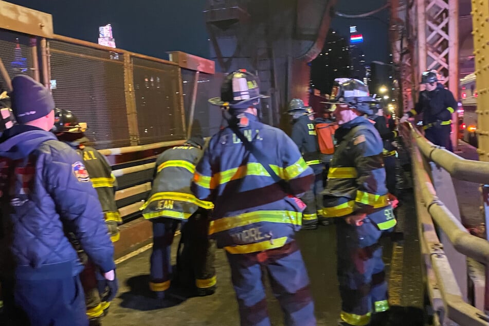 Die New Yorker Feuerwehr an der Queensboro Bridge.