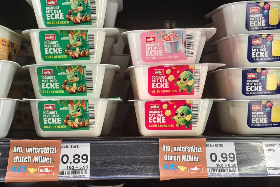 Solche Sticker auf Preisschildern und "Müller-Produkten" sehen Kunden am Montag in vielen deutschen Supermärkten.