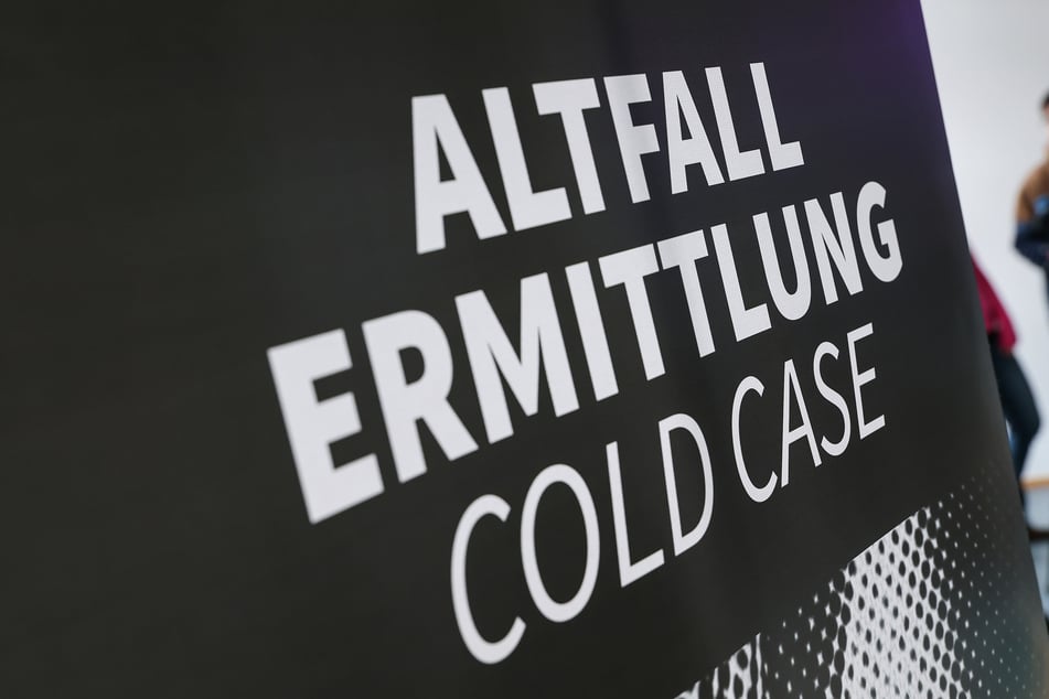 In dem ungeklärten Kriminalfall aus Minden, der auch "Fanta-Mord" genannt wird, führt die Polizei nun erneut gründliche Vernehmungen durch.