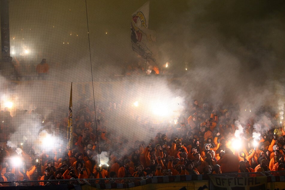 Die mitgereisten SGD-Fans im Auswärtsblock.