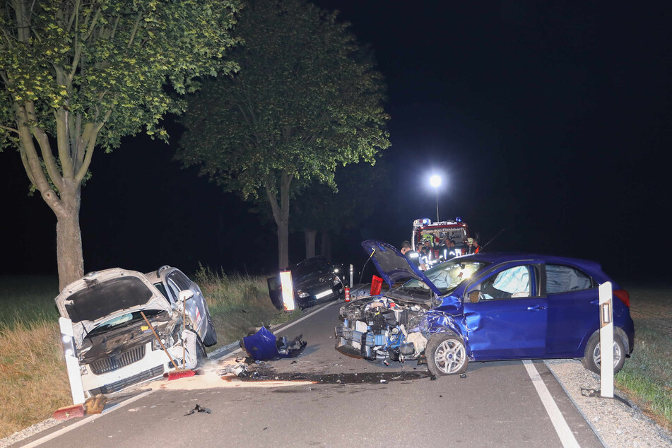 Aus ungeklärter Ursache sind am Samstagabend drei Autos miteinander kollidiert.