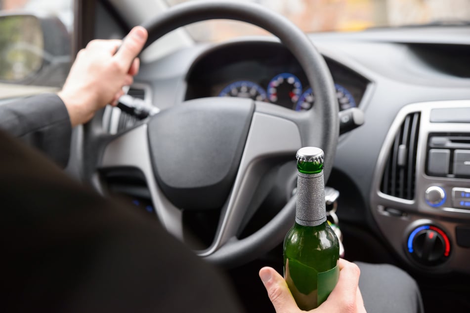 Dresden: Morgenstund hat Bier im Mund: Polizei stoppt besoffenen Transporter-Fahrer in Radebeul