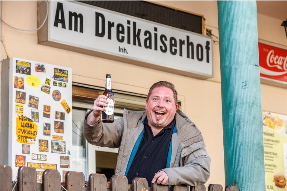 Rapper Alexander Zacharias (38), alias "Zander", bringt gemeinsam mit den Jungs von "SVS" am Sonntag eine neue Huschhallen-Hymne raus. Die Vorfreude ist riesig.