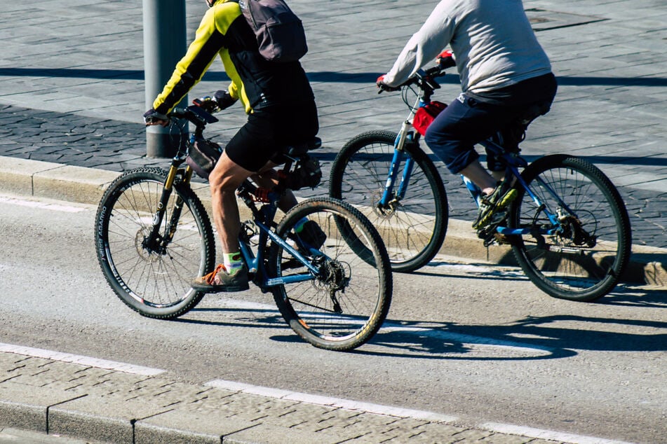 Als der Unbekannte den Senior überholte, kam es zu einer heftigen Auseinandersetzung zwischen den beiden. (Symbolbild)