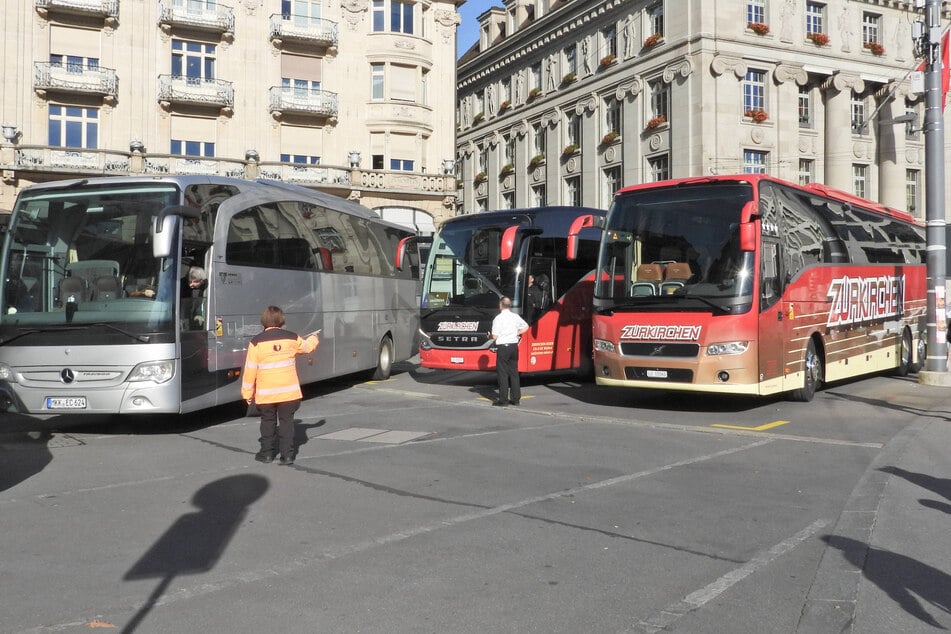Die Touristen kommen nach Luzern auch viel mit Reisebussen, doch wo sollen die Fahrzeuge halten, damit all die Gäste aussteigen können?